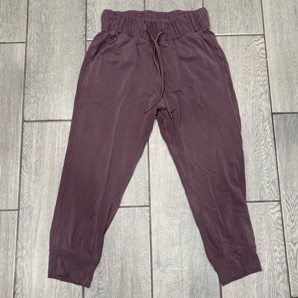 Lululemon Lost in Leisure Crop Jogger Antique Bark Size 4 - Picture 3 of 9